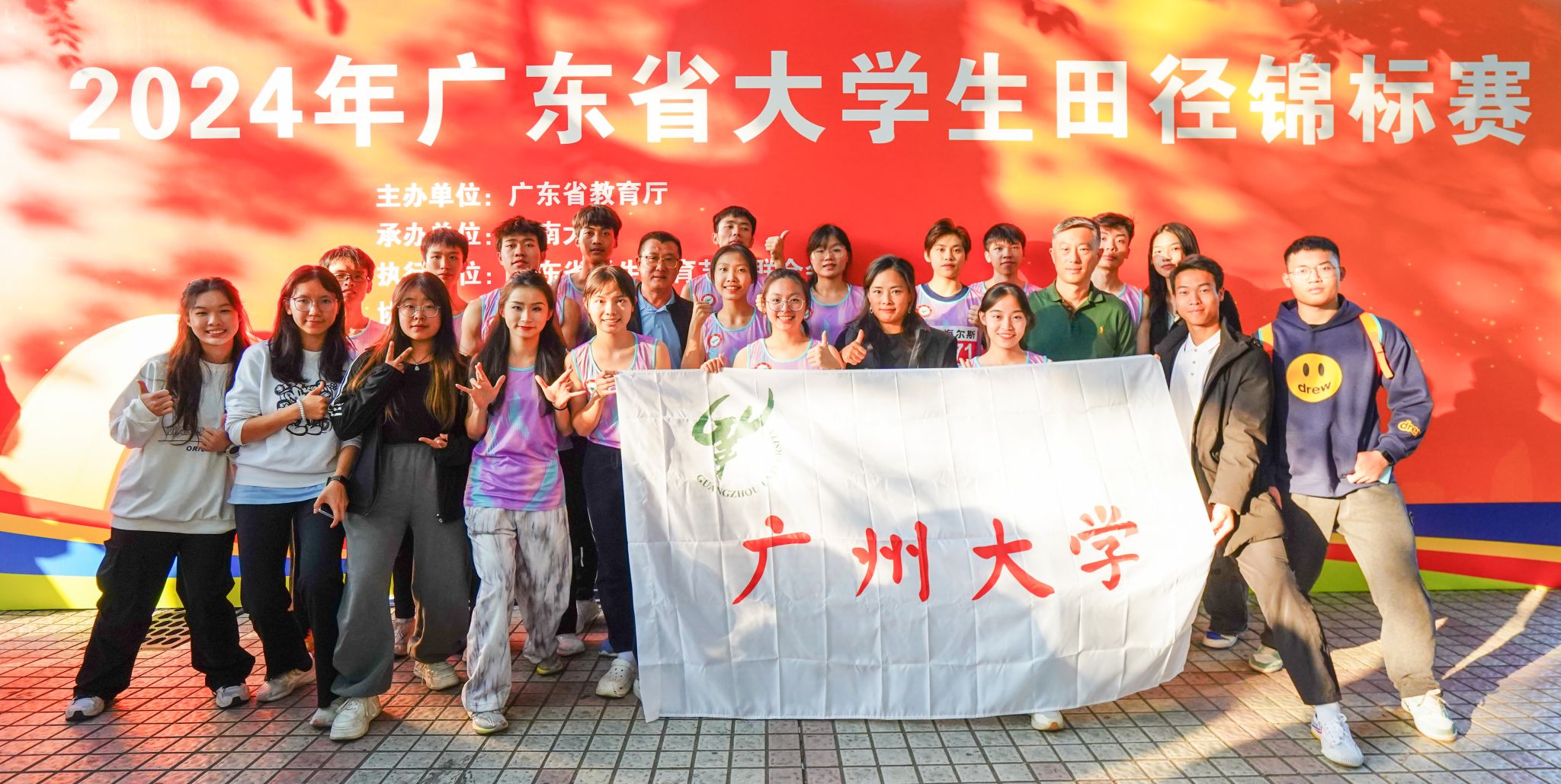 八戒体育官网入口-比赛中球员们展现出色技术和团队精神